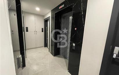 Acıbadem Konaklarında Deniz Manzaralı Balkonlu 70 M2 2+1 Daire