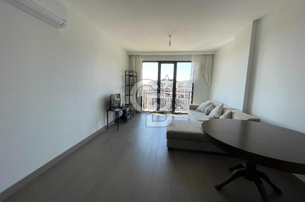 Acıbadem Konaklarında Deniz Manzaralı Balkonlu 70 M2 2+1 Daire