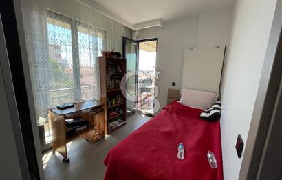 Acıbadem Konaklarında Deniz Manzaralı Balkonlu 70 M2 2+1 Daire