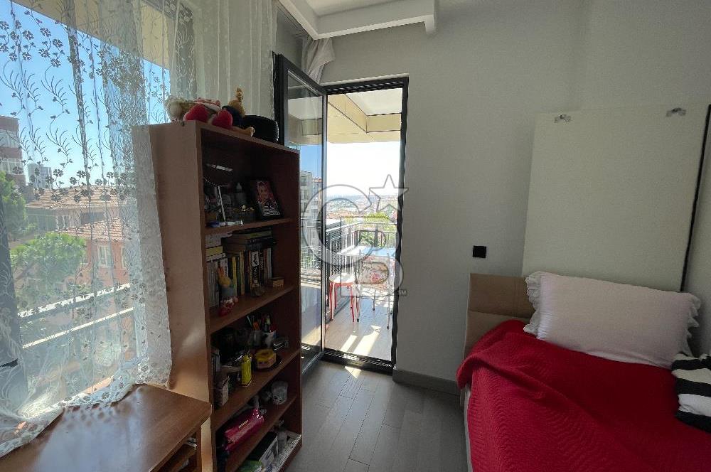 Acıbadem Konaklarında Deniz Manzaralı Balkonlu 70 M2 2+1 Daire