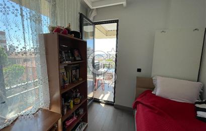 Acıbadem Konaklarında Deniz Manzaralı Balkonlu 70 M2 2+1 Daire