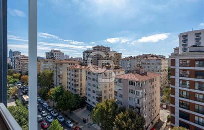 Kozyatağı Atatürk Caddesi Üzerinde Prestijli Binada Satılık 3+1 Daire! 