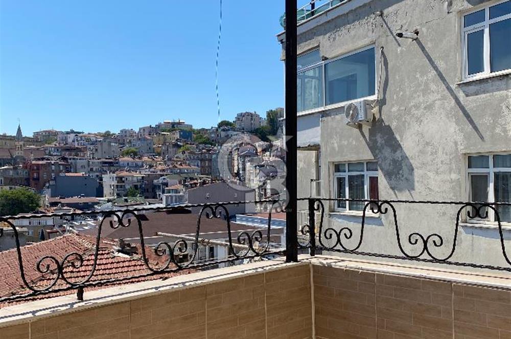 CİHANGİR FİRUZAĞA'DA BALKONLU GALATA KULESİ MANZARALI 2+1 SATILIK DAİRE