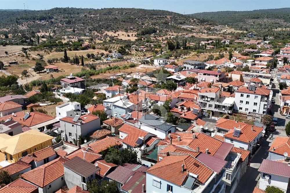 Urla Bademler’de Satılık Köy Evi ve Arsası