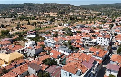 Urla Bademler’de Satılık Köy Evi ve Arsası