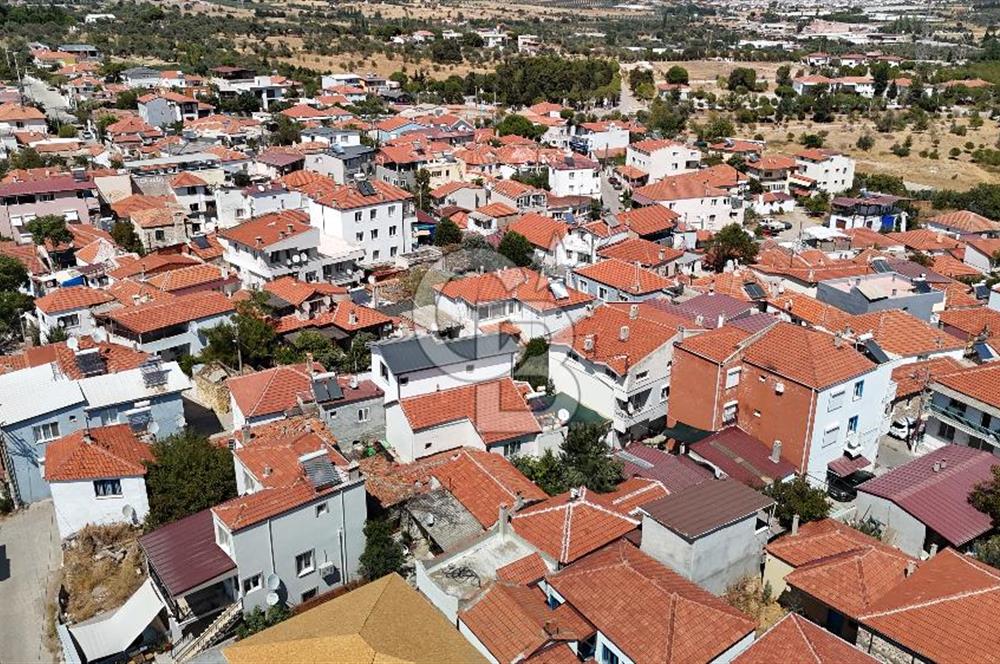 Urla Bademler’de Satılık Köy Evi ve Arsası