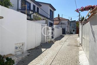 Urla Bademler’de Satılık Köy Evi ve Arsası