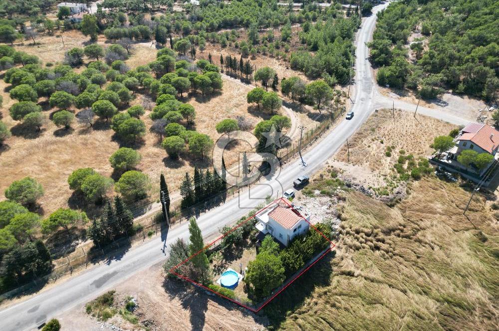 Ayvalık Badavut Geniş Bahçeli Bölgede Eşsiz 5 Odalı Villa