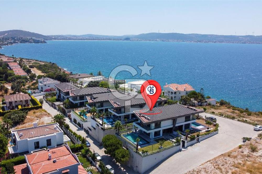 Çeşme Paşalimanı Deniz Manzaralı Satılık 5+1 Müstakil Havuzlu Ev