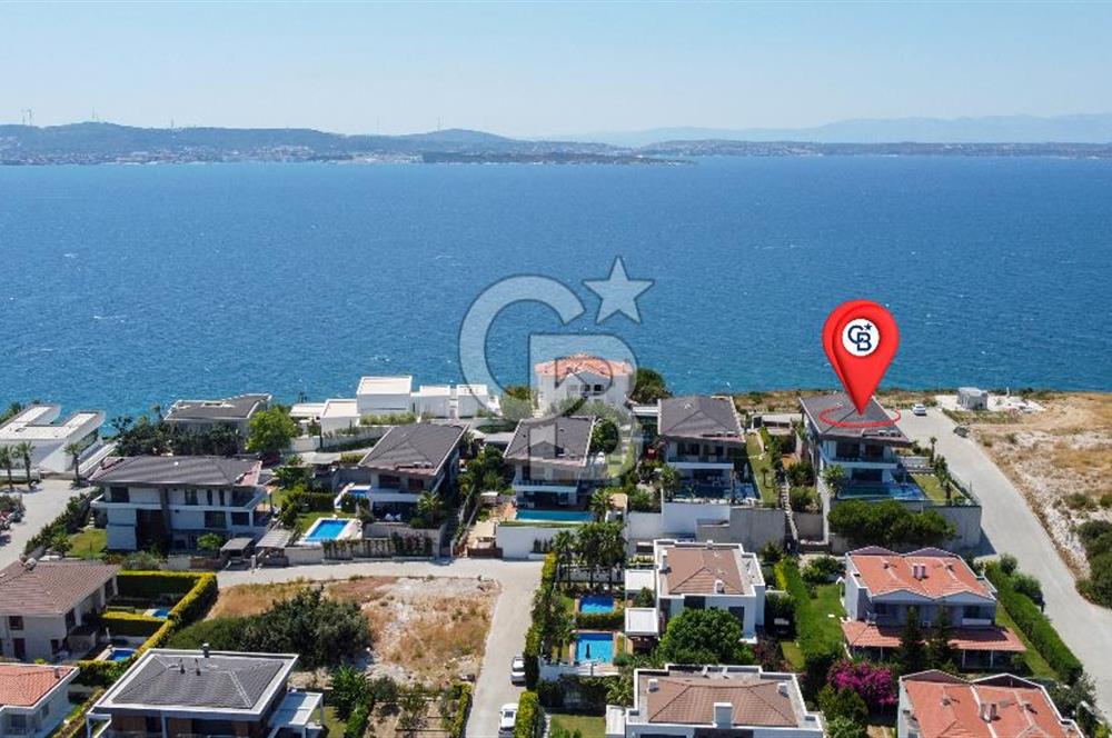 Çeşme Paşalimanı Deniz Manzaralı Satılık 5+1 Müstakil Havuzlu Ev