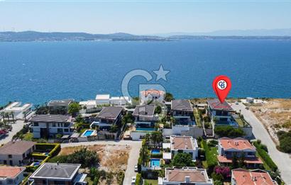 Çeşme Paşalimanı Deniz Manzaralı Satılık 5+1 Müstakil Havuzlu Ev