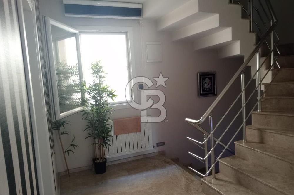 Gaziemir Atıf Bey Mahallesinde 5+3 Tripleks Villa