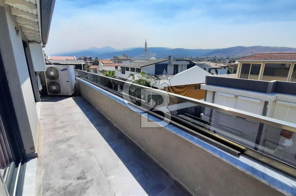 Güzelbahçe Sahilde Denize Sıfır Kiralık Villa