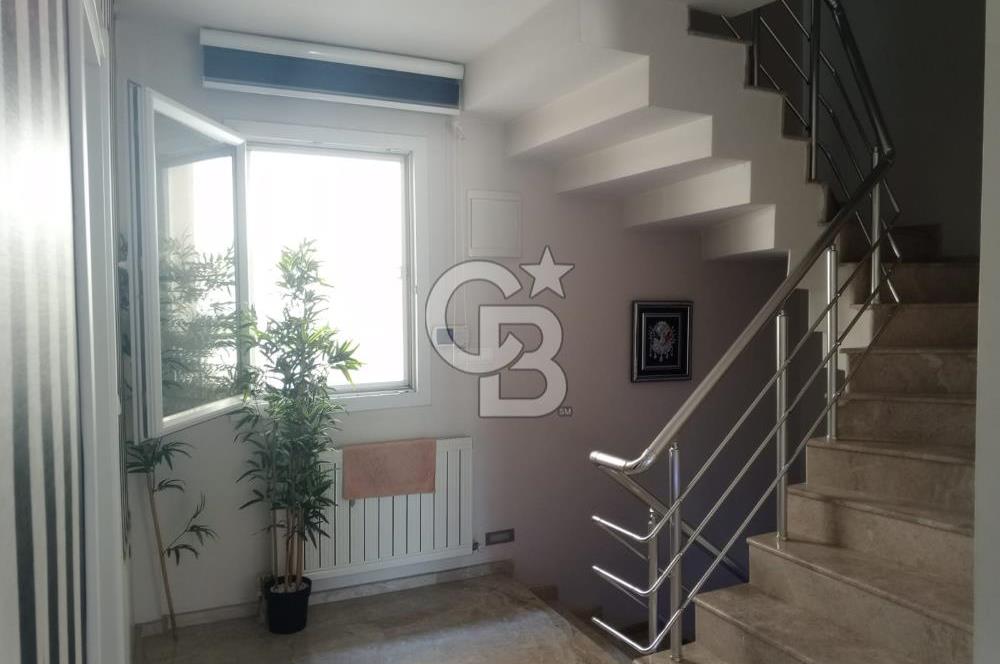 Gaziemir Atıf Bey Mahallesinde 5+3 Tripleks Villa