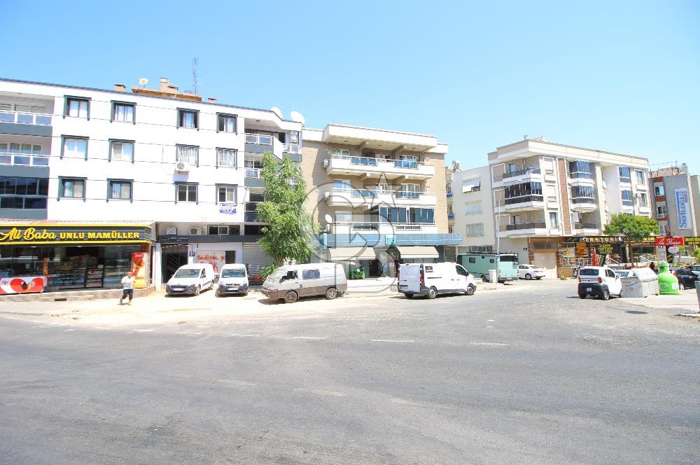 Gaziemir Atıfbey Feridun Pözüt Caddesi'nde Tam Tadilatlı 4+1 Satılık Daire