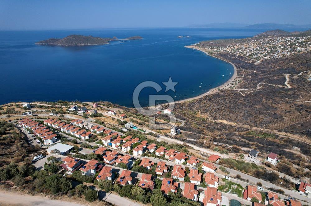 ÇANDARLI DENİZ KABUĞU SİTESİNDE MUHTEŞEM MANZARALI SATILIK VİLLA