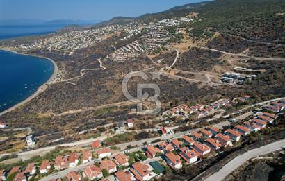 ÇANDARLI DENİZ KABUĞU SİTESİNDE MUHTEŞEM MANZARALI SATILIK VİLLA