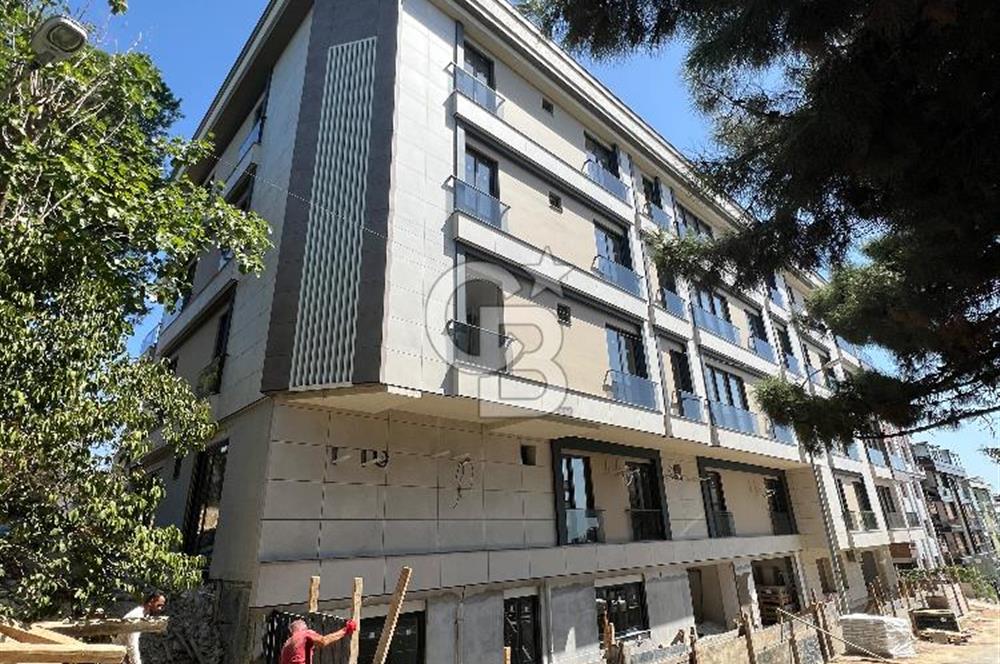 Üsküdar Acıbadem Bahçe kullanımlı Katta 4+1 Satılık daire