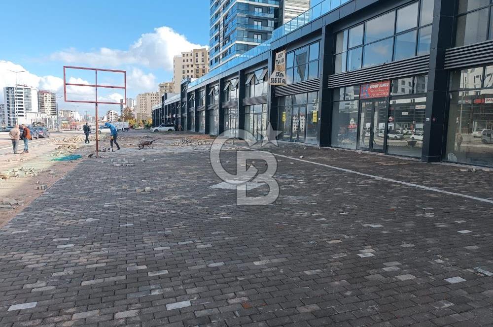 BAĞLICA MERMEROĞLU CAD ÜZERİ 370m² YAPILI TERASLI SATILIK DÜKKAN