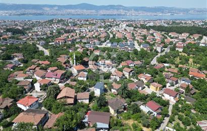 SARAYLI KÖY MEYDANINDA 524 M2 ARSA İÇERİSİNDE SATILIK KÖY EVİ