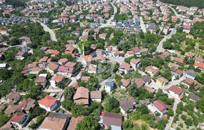 SARAYLI KÖY MEYDANINDA 524 M2 ARSA İÇERİSİNDE SATILIK KÖY EVİ