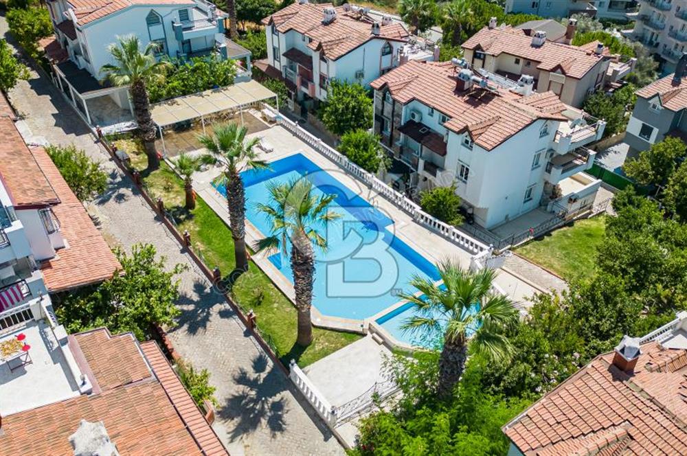 Kuşadası Şehir Merkezi’nde Deniz Manzaralı Villa