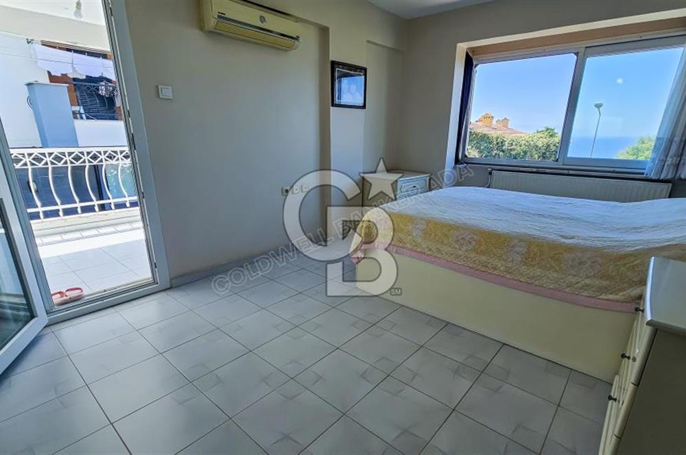 Kuşadası Şehir Merkezi’nde Deniz Manzaralı Villa