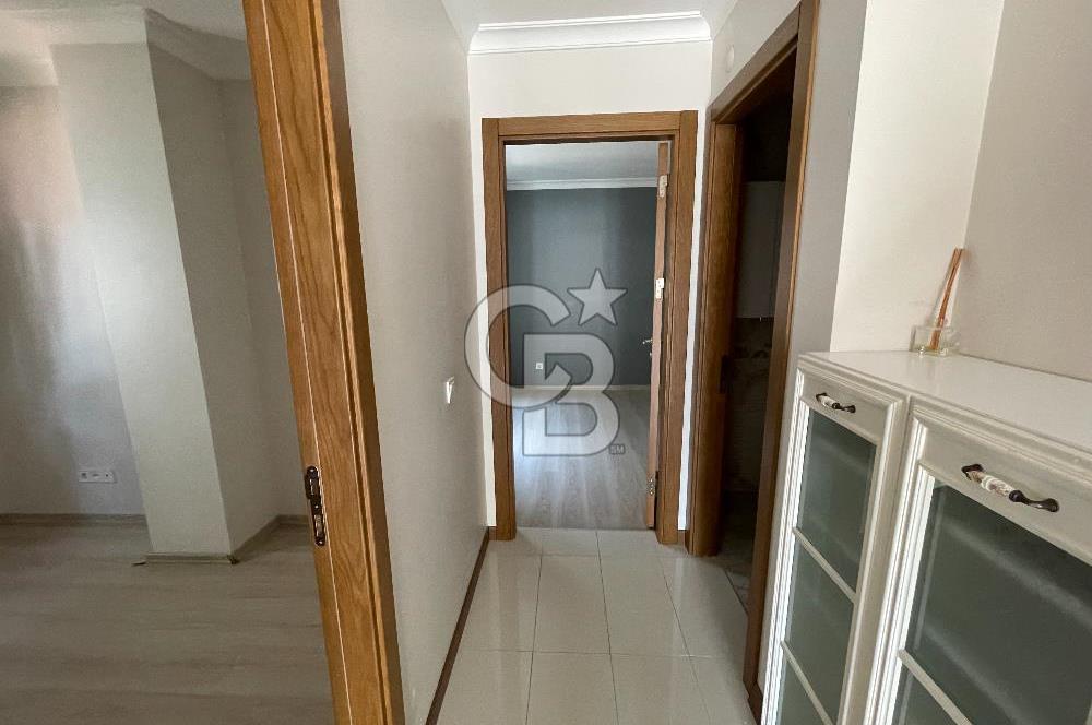 Acıbadem' de Caddeye Çok Yakın Genç Binada 80 m2 2+1 Ara kat Boş Daire