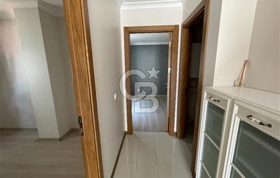 Acıbadem' de Caddeye Çok Yakın Genç Binada 80 m2 2+1 Ara kat Boş Daire