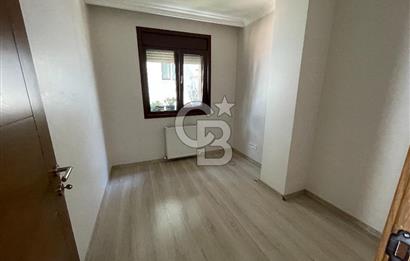 Acıbadem' de Caddeye Çok Yakın Genç Binada 80 m2 2+1 Ara kat Boş Daire