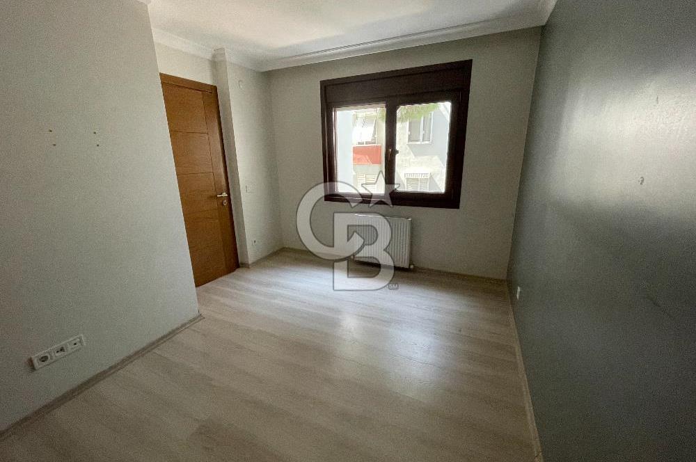 Acıbadem' de Caddeye Çok Yakın Genç Binada 80 m2 2+1 Ara kat Boş Daire