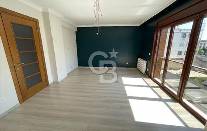 Acıbadem' de Caddeye Çok Yakın Genç Binada 80 m2 2+1 Ara kat Boş Daire