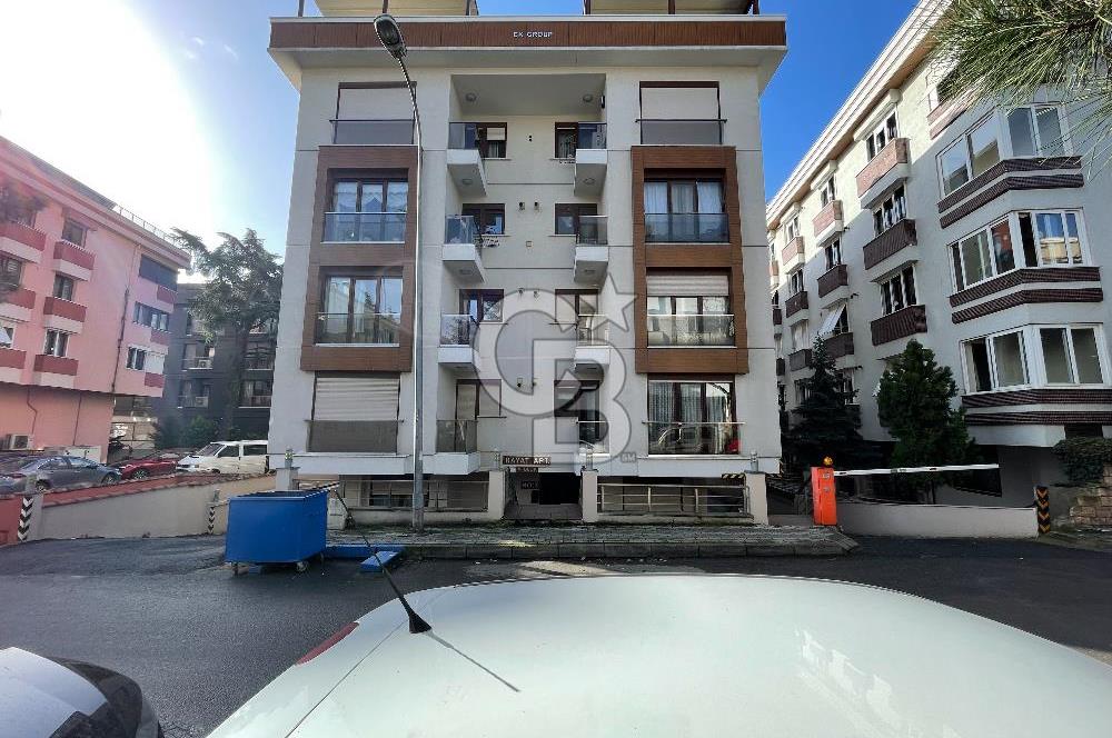 Acıbadem' de Caddeye Çok Yakın Genç Binada 80 m2 2+1 Ara kat Boş Daire