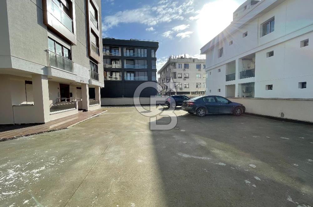 Acıbadem' de Caddeye Çok Yakın Genç Binada 80 m2 2+1 Ara kat Boş Daire