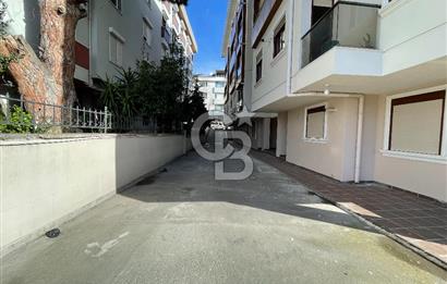 Acıbadem' de Caddeye Çok Yakın Genç Binada 80 m2 2+1 Ara kat Boş Daire