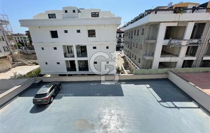 Acıbadem' de Caddeye Çok Yakın Genç Binada 80 m2 2+1 Ara kat Boş Daire