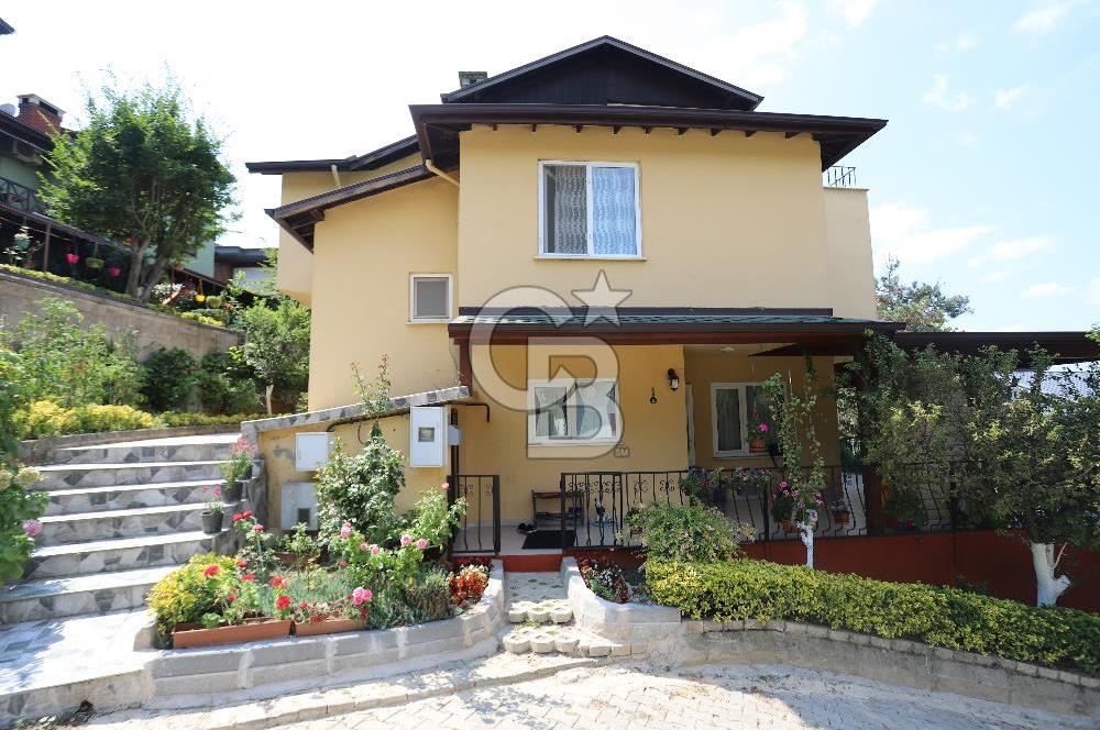 Sapanca da Göl Manzaralı, Havuzlu Sitede Eşyalı Satılık Villa