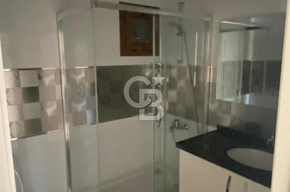 Gaziemir Atıfbey Mah.de Pazaryeri Yakını Geniş 3+1 Kiralık Daire