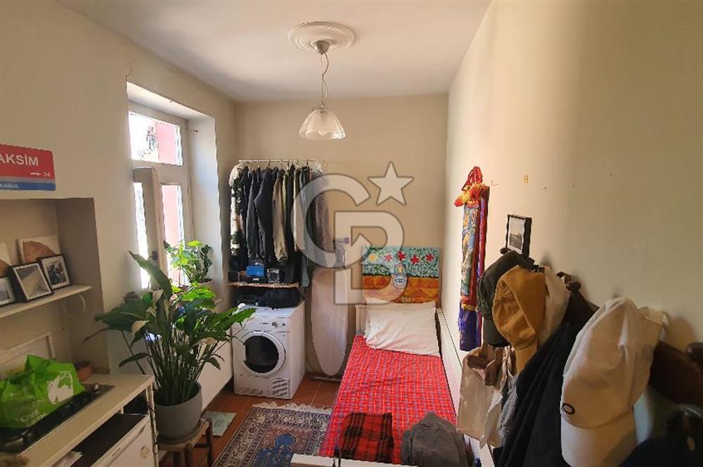 FLAT FOR SALE İN BEYOĞLU WHERE HISTORICAL DISTRICT OF ISTANBUL 