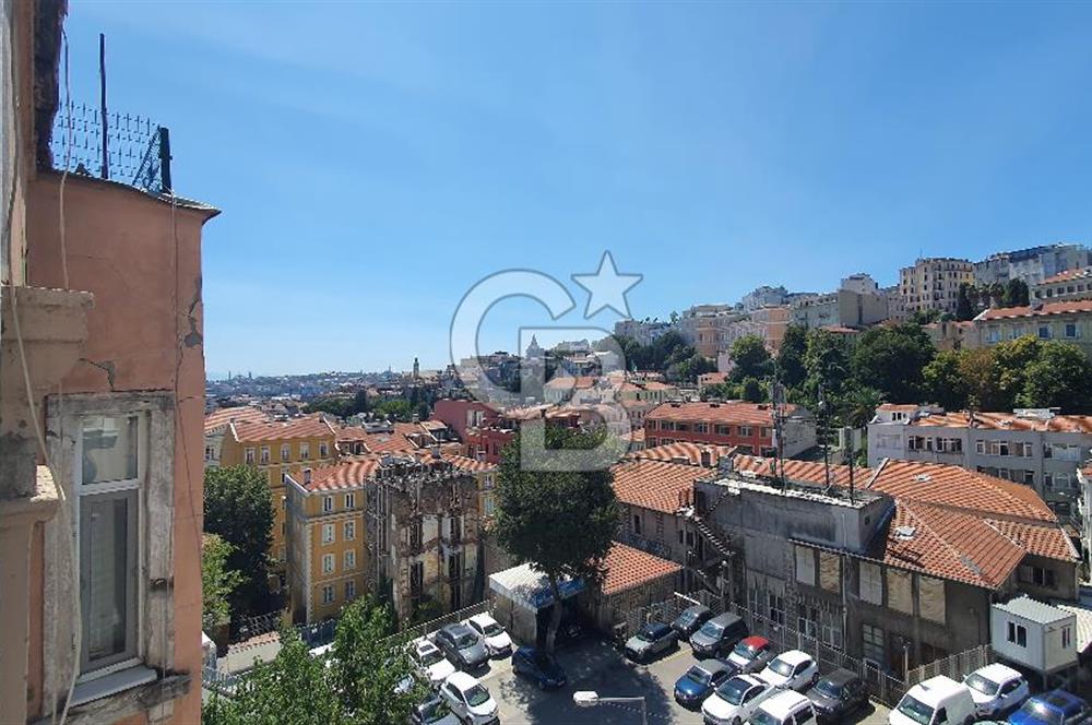 FLAT FOR SALE İN BEYOĞLU WHERE HISTORICAL DISTRICT OF ISTANBUL 