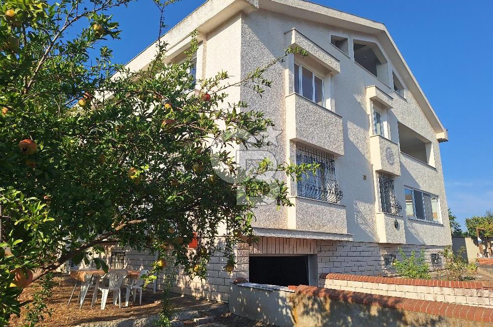 Silivri Çeltik'te Geniş Arazi İçinde Satılık Villa