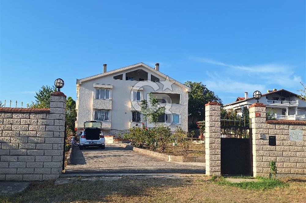 Silivri Çeltik'te Geniş Arazi İçinde Satılık Villa