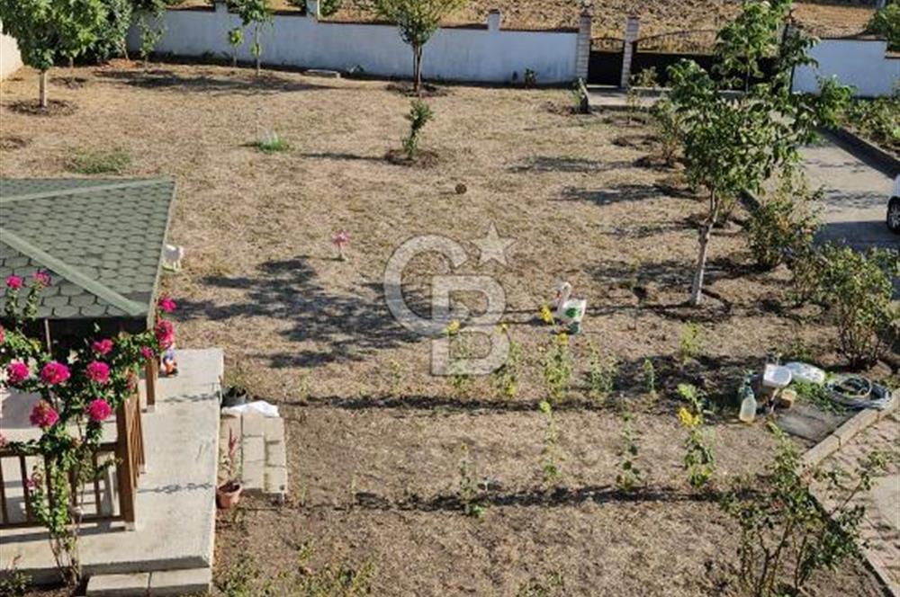 Silivri Çeltik'te Geniş Arazi İçinde Satılık Villa