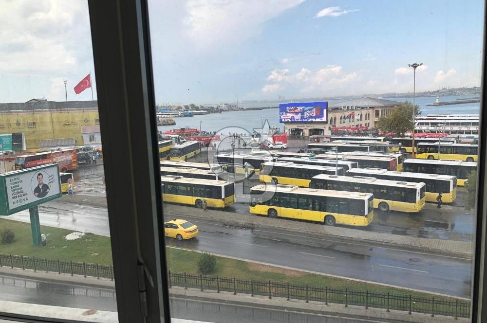 KADIKÖY RIHTIM 'IN TAM KARŞISINDA MUAZZAM MANZARALI KİRALIK OFİS