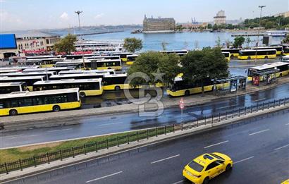 KADIKÖY RIHTIM 'IN TAM KARŞISINDA MUAZZAM MANZARALI KİRALIK OFİS