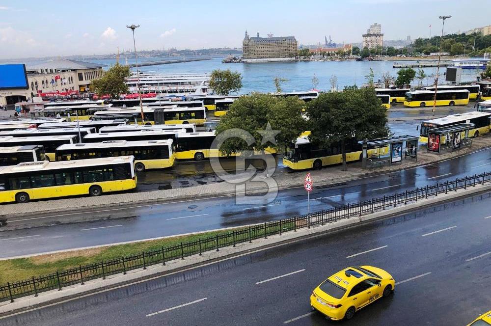 KADIKÖY RIHTIM 'IN TAM KARŞISINDA MUAZZAM MANZARALI KİRALIK OFİS