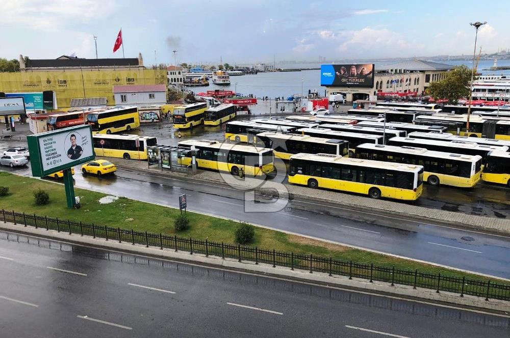 KADIKÖY RIHTIM 'IN TAM KARŞISINDA MUAZZAM MANZARALI KİRALIK OFİS