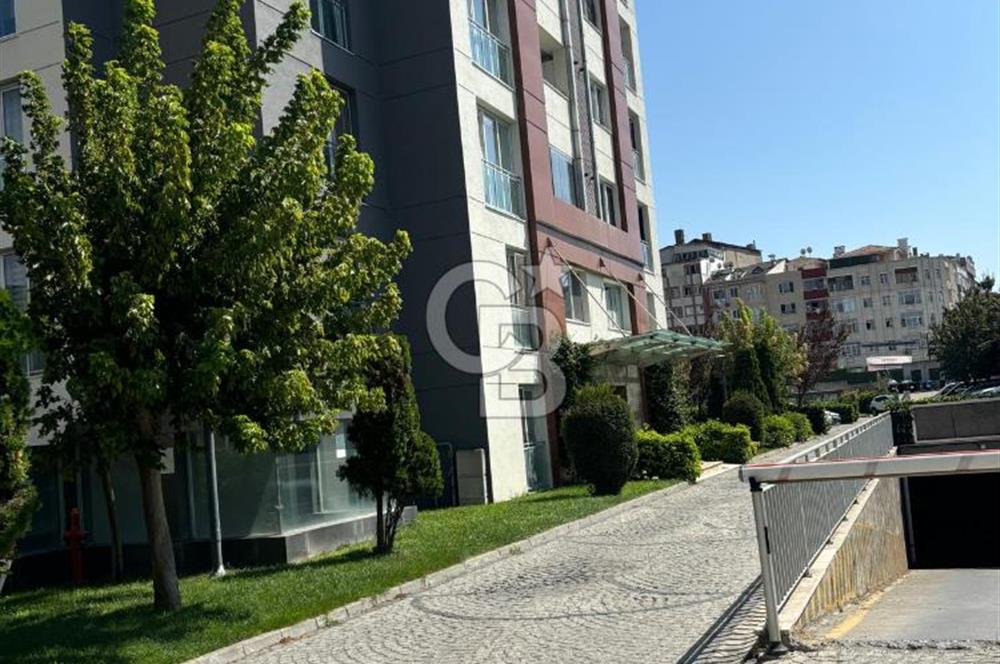 Realistanbul da Tüm Cepheleri Açık Oturmaya Hazır Boş Daire 