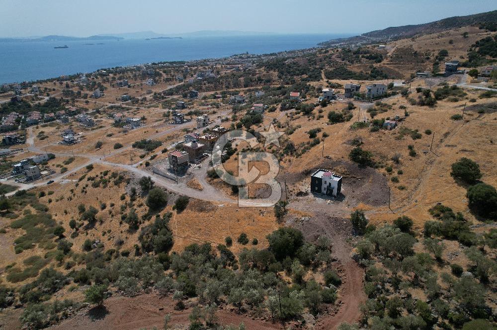 ÇANDARLI ÖZLEM SİTESİ'NDE DENİZ MANZARALI SATILIK VİLLA ARSASI