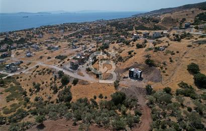 ÇANDARLI ÖZLEM SİTESİ'NDE DENİZ MANZARALI SATILIK VİLLA ARSASI